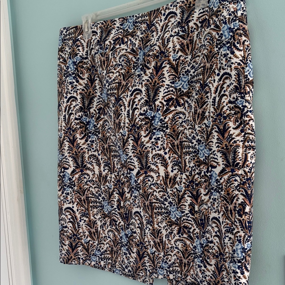 Ann Taylor Blue and Tan Lined Pencil Skirt 6” Walking Pleat in back. Zipper